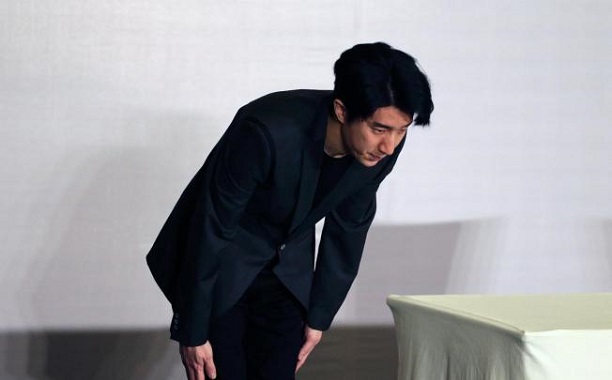 Jaycee Chan Bows During Apology